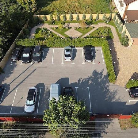Golden Lion Hotel Boryspil Ngoại thất bức ảnh