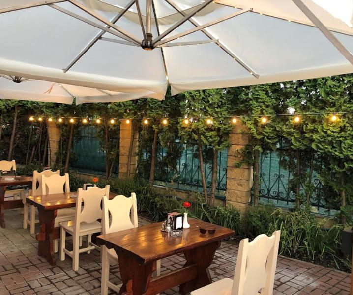 Golden Lion Hotel Boryspil Ngoại thất bức ảnh