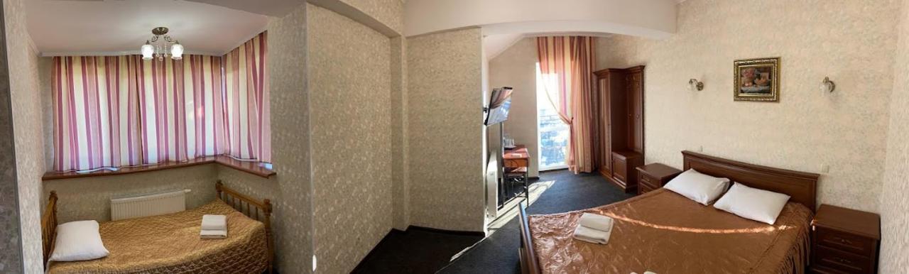 Golden Lion Hotel Boryspil Ngoại thất bức ảnh